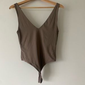 Babaton
Contour V-Neck Bodysuit